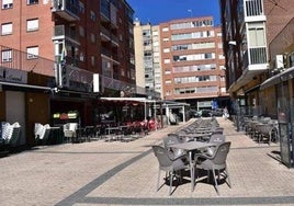 Imagen de archivo de terrazas en la Plaza Roma, en Gamonal.