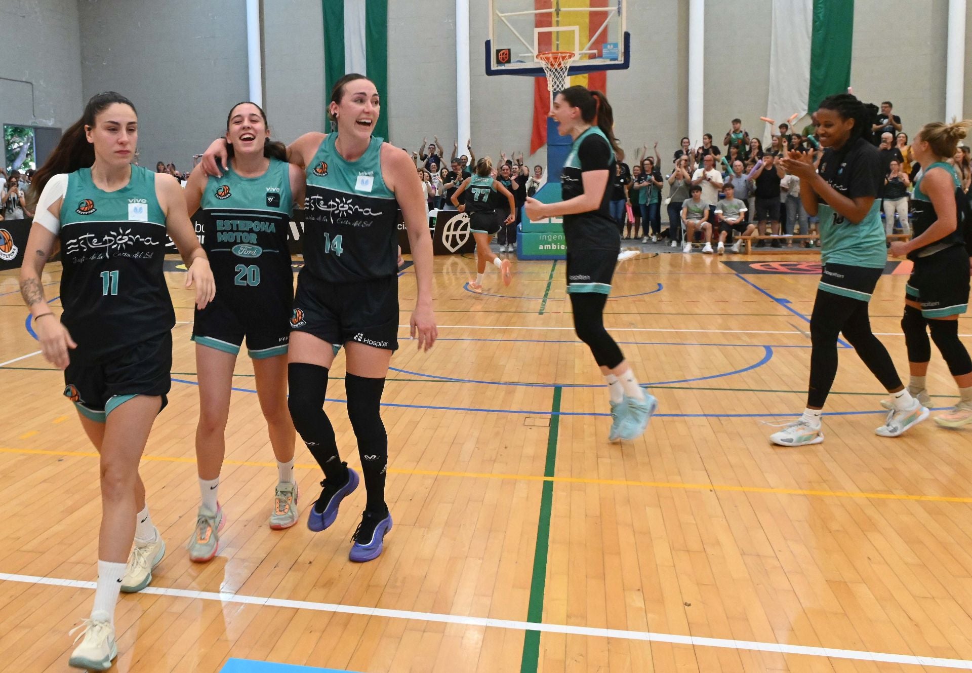 Las mejores imágenes de la victoria del CAB Estepona y su ascenso a la élite del baloncesto femenino español