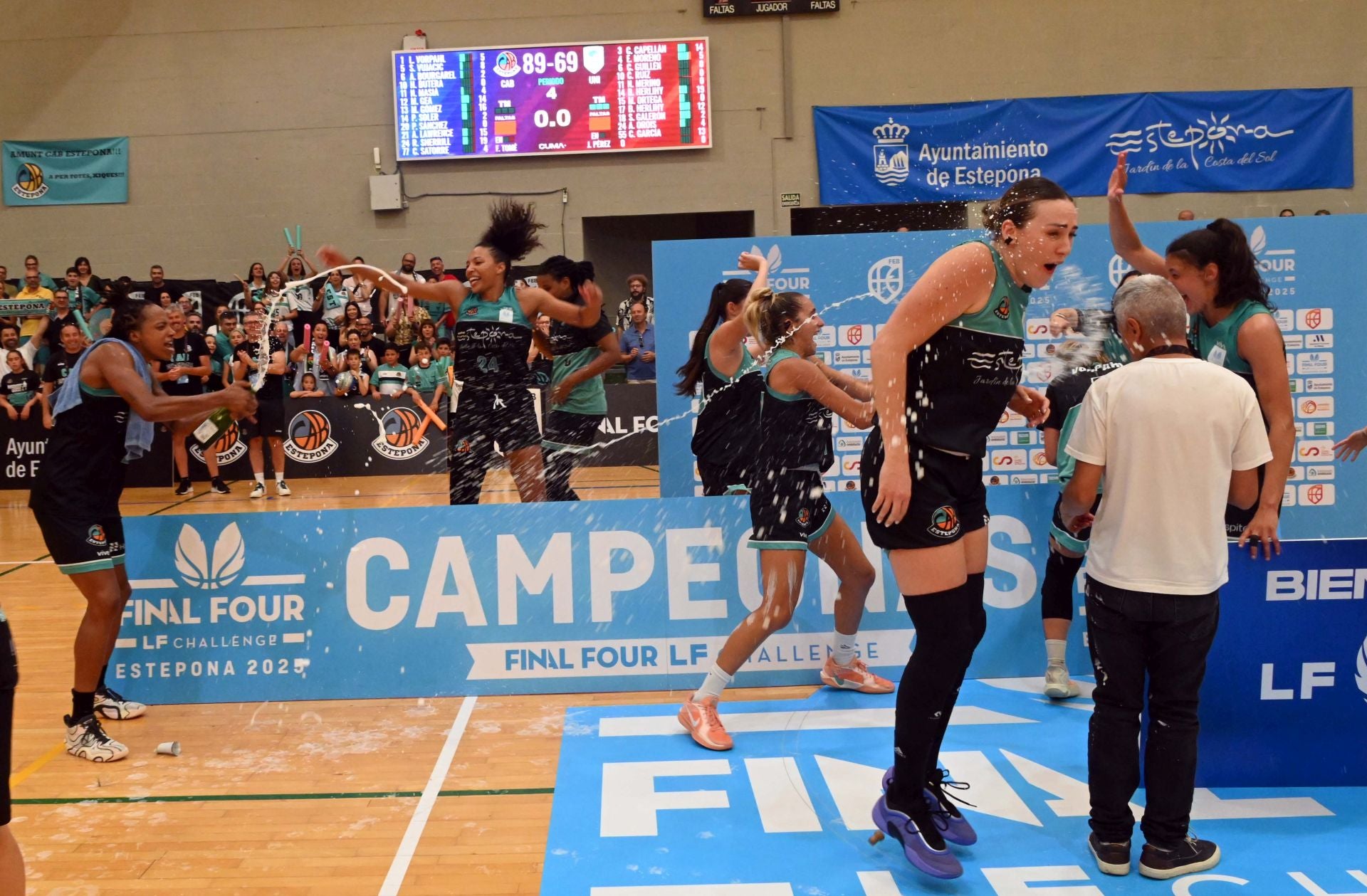 Las mejores imágenes de la victoria del CAB Estepona y su ascenso a la élite del baloncesto femenino español