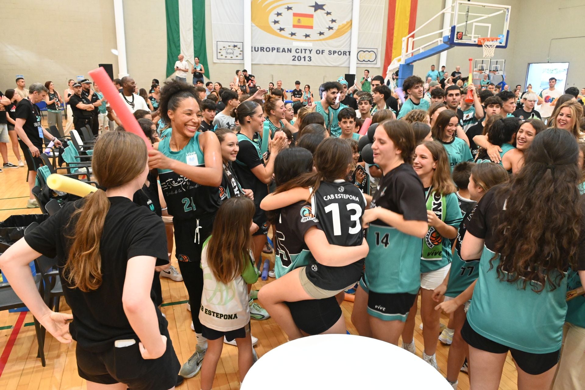 Las mejores imágenes de la victoria del CAB Estepona y su ascenso a la élite del baloncesto femenino español