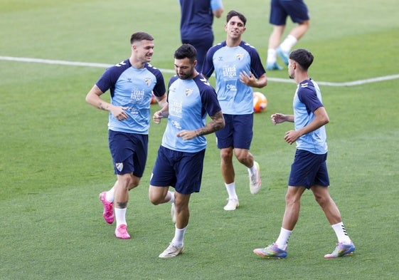 Rafa, Álex Pastor, Izan Merino y Larrubia, en un entrenamiento reciente del Málaga.