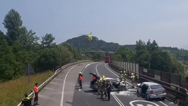 Cinco heridos, uno de ellos en estado «crítico», en un grave accidente en la N-634 en Amorebieta