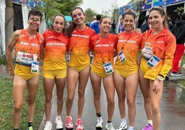 Carla Gallardo, a la derecha, con el resto del combinado español.
