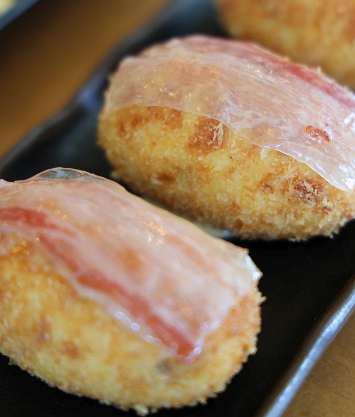 Imagen secundaria 2 - Chuletón, patatas brava sy croquetas de jamón de El Lagar.