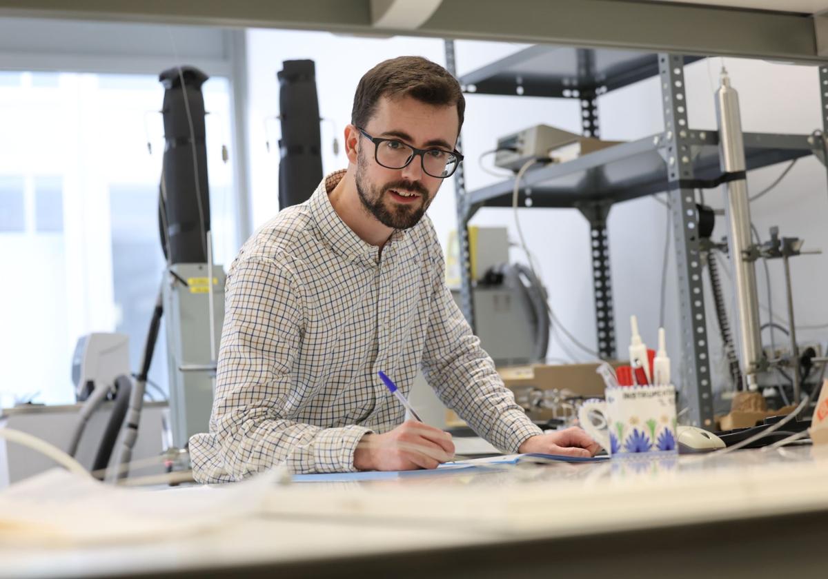 Fernando Hevia, en el laboratorio de la UVa en el que trabaja.