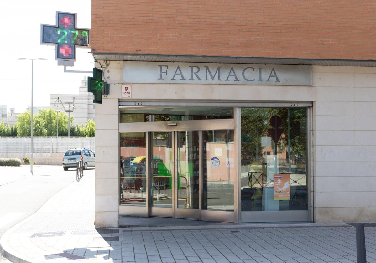 La farmacia que asaltó junto con otro hombre el detenido por robar en dos coches.