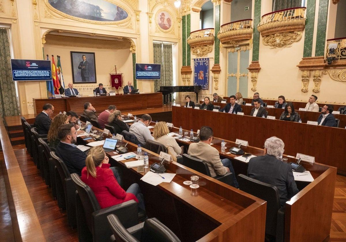 El presidente de la Diputación de Badajoz dimitirá el viernes