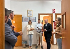 Visita del delegado del Gobierno andaluz y el delegado territorial a las instalaciones del colegio.