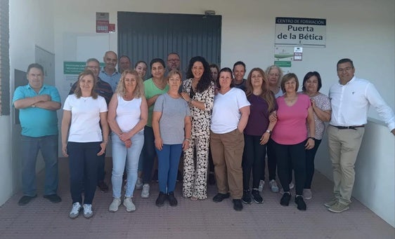 Ana Mata junto a los participantes en el proyecto.