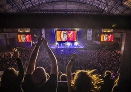 Concierto de Los Planetas en el Palacio de Deportes la noche del viernes en su gira de reinterpretación del disco 'Super 8'.