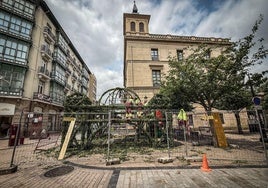 Lo del traslado del material para el montaje del arco de boj no es más que un ejemplo de lo que está por venir de no llegar a un acuerdo entre Ayuntamiento y trabajadores del Parque de Servicios.