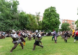 Recreacion del asedio a Logrono en Fiestas de San Bernabe.