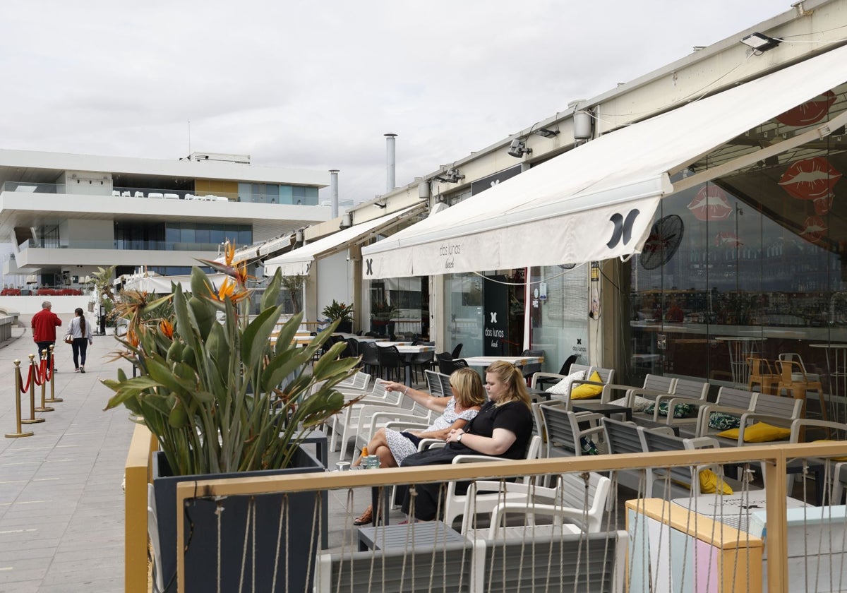 El Ayuntamiento comunica a los restaurantes de La Marina la anulación de la orden de cierre tras pedirlo los tribunales