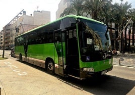 Autobús del servicio de transporte urbano de Pilar de la Horadada.