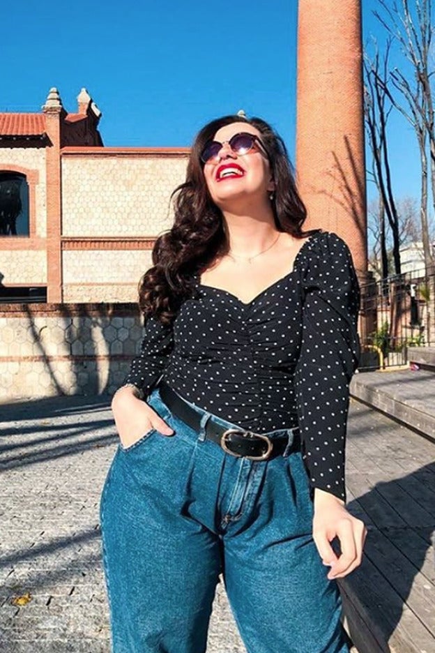Si te gusta el top de lunares de H&M que lleva Beatriz Manso, lo tienes en blanco y en negro en la nueva colección.
