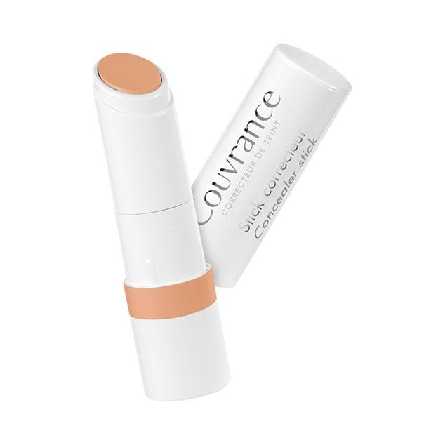 Compra aquí . Su cobertura camufla la hiperpigmentación de las pieles más sensibles. Es resistente al agua, al sudor y la humedad, y protege de los rayos UV gracias a su SPF +30. Además, posee un formato en stick muy cómodo de utilizar que podrás llevar a todas partes.