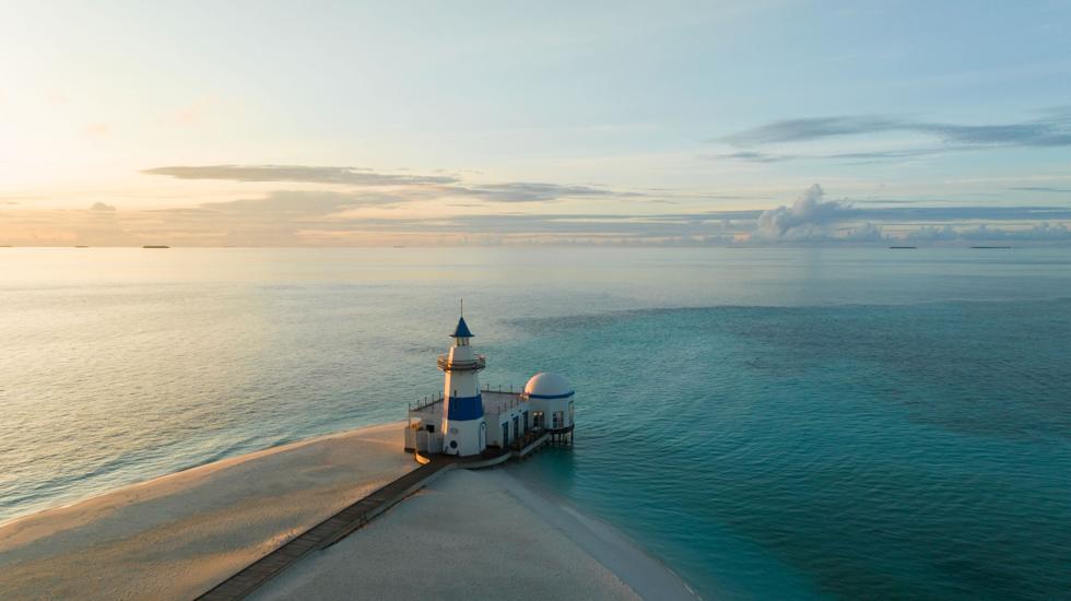 Faro del Hotel InterContinental Maldivas Maamunagau Resort.