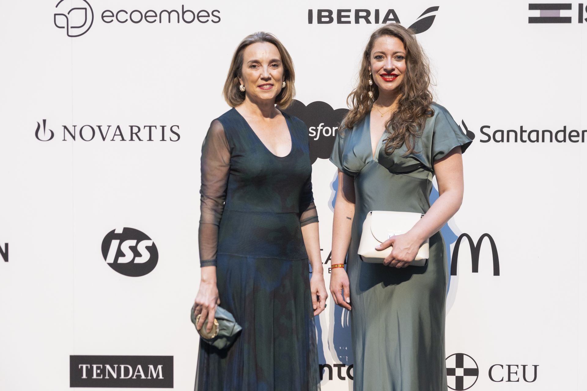 Cuca Gamarra, secretaria general del PP, y Ester Muñoz, vicesecretaria de Sanidad y Educación del partido