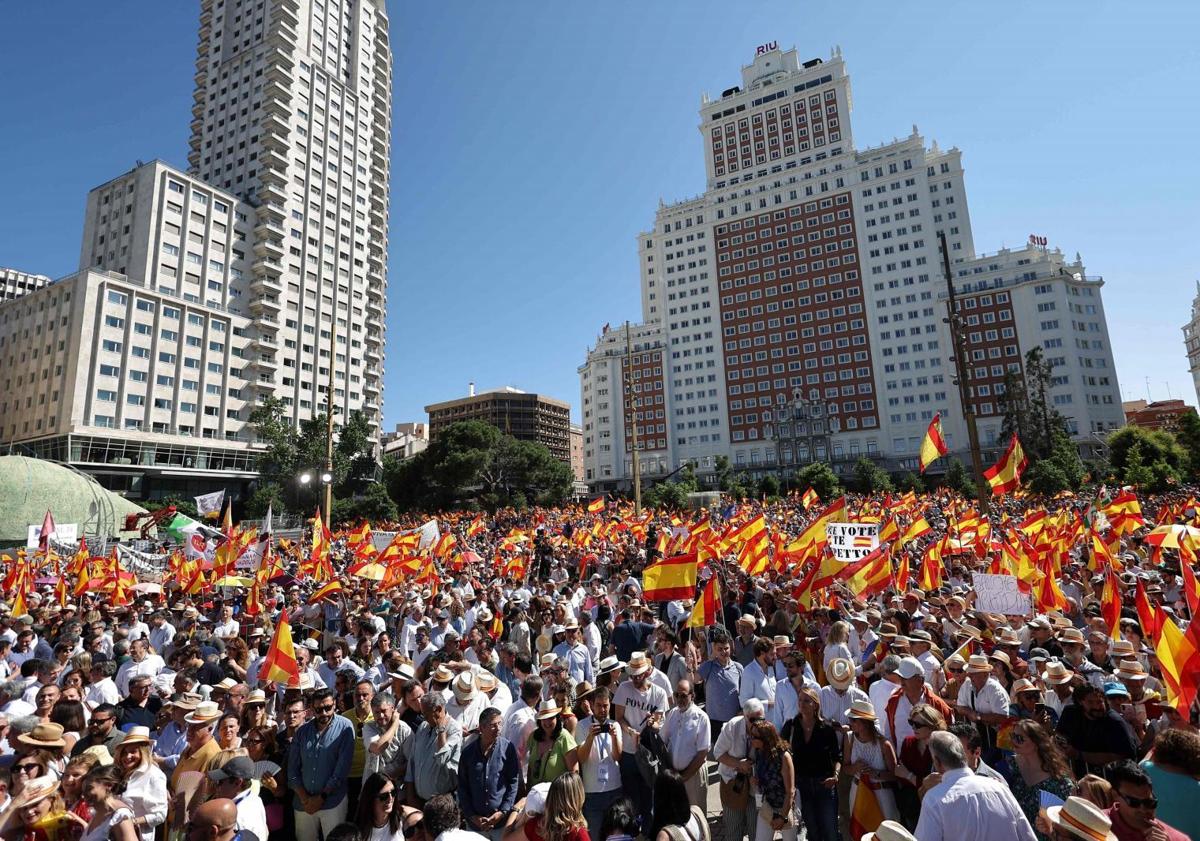 Imagen principal - varios momentos de la manifestación