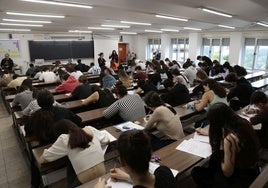 Alumnos en el examen de la EBAU en la Facultad de Ciencias de la Universidad de Salamanca en una imagen de archivo