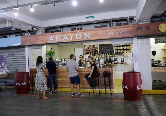 The sign for Vino Tuyo's kiosk - displaying the name of Hélène's primary distributor, Anayón.